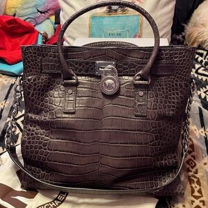 EUC Michael Kors Hamilton Traveler Bag w/Dust Bag